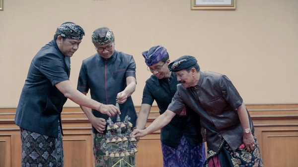 Wabup Suiasa Lepas Peserta Utsawa Dharma Gita Duta Badung Ikuti Lomba