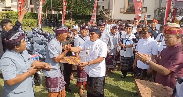 Apel Peringatan HUT Ke 14 Ibukota Mangupura Bupati Giri Prasta