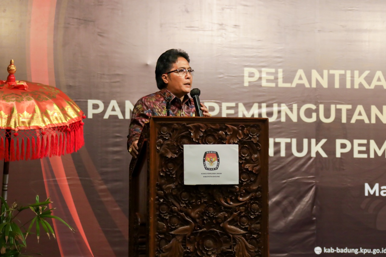 Bupati Giri Prasta Hadiri Acara Pelantikan PPS Pemilu Tahun 2024 ...