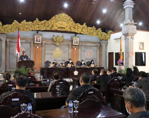 Bupati Sanjaya Sampaikan Empat Ranperda pada Rapat Paripurna DPRD Tabanan