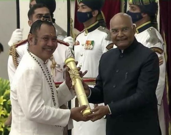 Pendiri dan Pengasuh Ashram Gandhi Puri Dianugerahi Presiden India Padma Shri Award-kabarbalihits