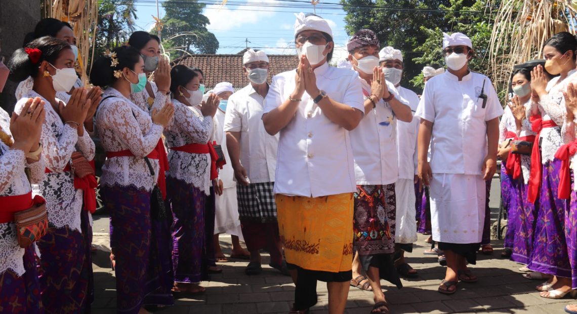 Bupati Badung Hadiri Karya Pegat Sot di Pura Sakti Banjar Lebah Sari Desa adat Gulingan-kabarbalihits