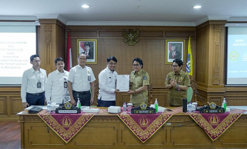 Bupati Giri Prasta Terima Entry Meeting BPK RI Perwakilan Bali